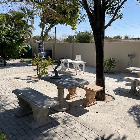 RY Courtyard Otel Oshakati Dış mekan fotoğraf