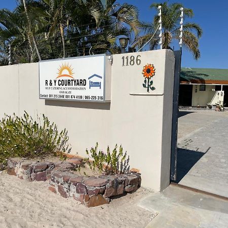 RY Courtyard Otel Oshakati Dış mekan fotoğraf