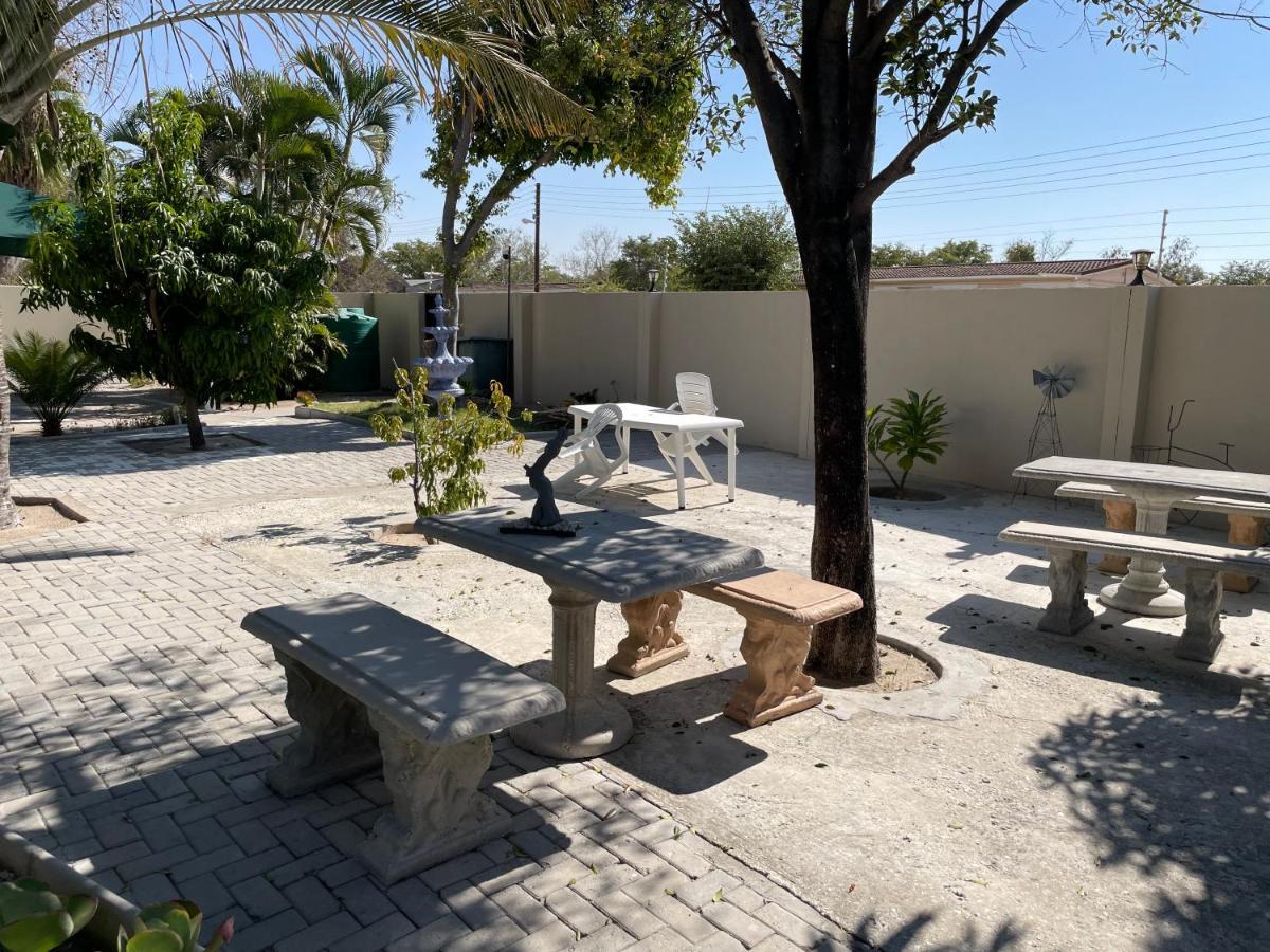 RY Courtyard Otel Oshakati Dış mekan fotoğraf