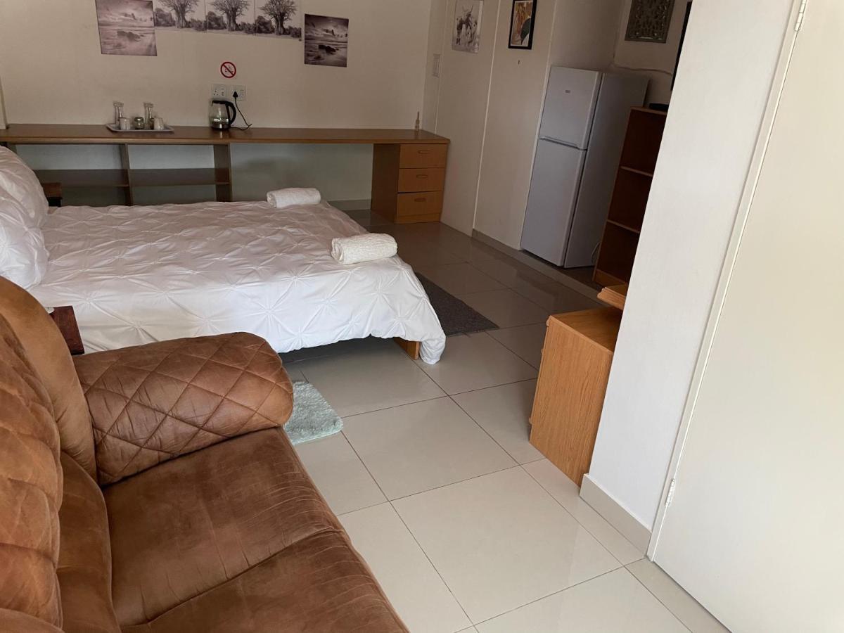 RY Courtyard Otel Oshakati Dış mekan fotoğraf