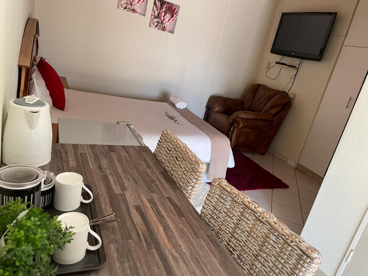 RY Courtyard Otel Oshakati Dış mekan fotoğraf