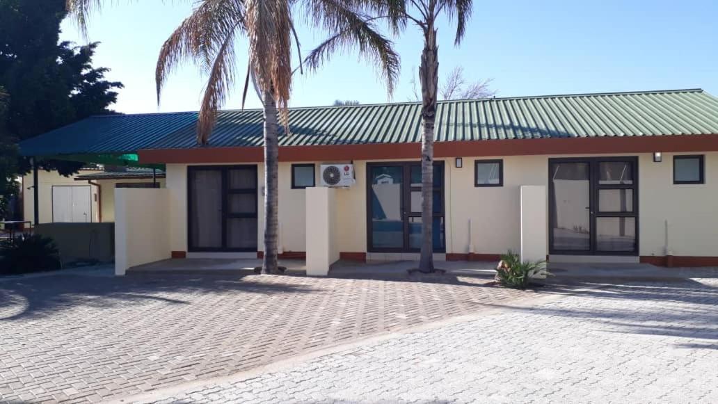 RY Courtyard Otel Oshakati Dış mekan fotoğraf