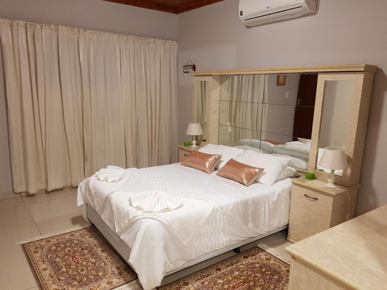 RY Courtyard Otel Oshakati Dış mekan fotoğraf